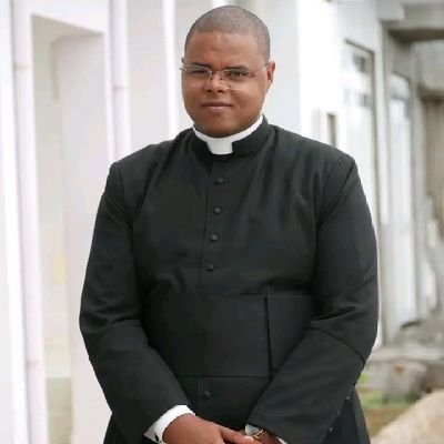 carlom1993's profile picture. Padre da Igreja Católica