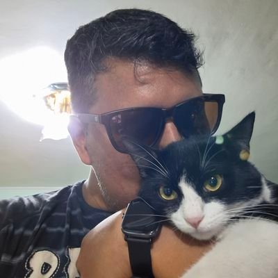 ronny_205's profile picture. “Nuestras penas son olas que nos arrastran hasta La Roca” -Charles Spurgeon