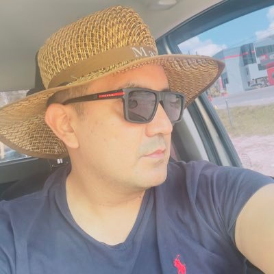 RoonyMembreno's profile picture. Soy simplemente Yo, Entre libros, café y buenas conversaciones. ⚽️⚾️🎸