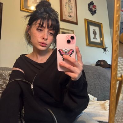 endaisen's profile picture. 25! | horror and gore enthusiast | indy