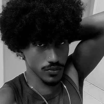 douugllasss's profile picture. filho caçula da Tasha e Tracie, primo da Júliacosta e irmão do meio da Ebony