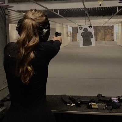 vibewithmeeeh's profile picture. 