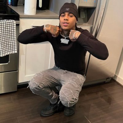 PapiiLongLeg's profile picture. 26 | IG @:BAMMY_ ✌🏽👍🏽