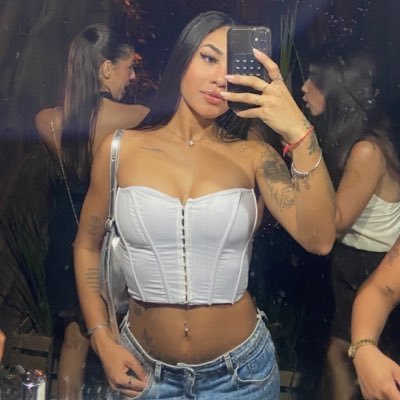 itdanixx's profile picture. só os reais são raros 🦋