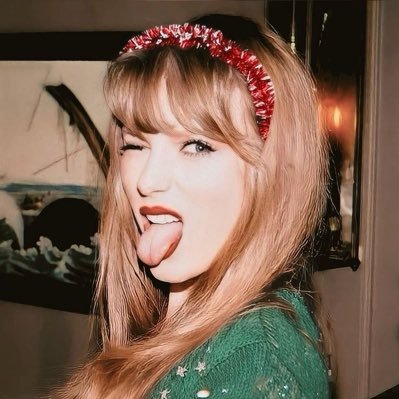 midnightreadsxo's profile picture. 🙎🏻‍♀️ 33 🩷 B’s forever girl 🐈 Cat Mama 📚 Mood reader 🎮 Gamer girl✨ Swiftie 🦡Hufflepuff 📖RG: 59/130 📕CR: Regretting You