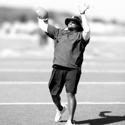CoachJohnson_10's profile picture. Father | Husband | Teacher| Defensive Backs | Recruiting Coordinator | Corpus Christi Veterans Memorial HS
#NoFlyZone | #KOBK