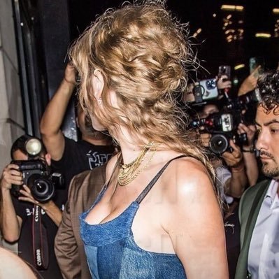 wickdbae's profile picture. hell nah