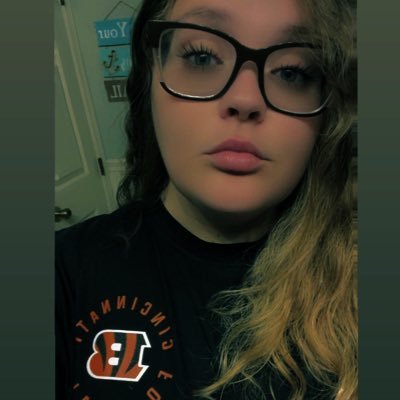 WhODeYQuEeN's profile picture. 29 y/o. 937. Cincinnati Bengals 🏈 🧡🖤 Ohio State Football 🏈 ❤️🩶 Kentucky Basketball 🏀 💙🤍 Cincinnati Reds ⚾️ ♥️🤍 Epilepsy Awareness 💜