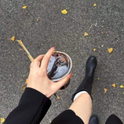 qfdhangt's profile picture. 台湾・瑞士・仏で自由を知り、音楽で旅にリズムが生まれ、日本語を学び、投資で未来をつくる。