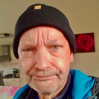 Peter80047326's profile picture. Kauwt op zuurtjes