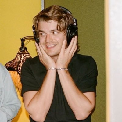 bonniebluebells's profile picture. glitz and glamour doesn't age like wine does | 🏳️‍🌈 fluffy cow enthusiast. | @psychoticspew 🖤💫