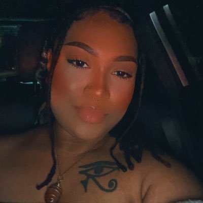 SincerelyTayler's profile picture. Instagram: @sincerelytayler