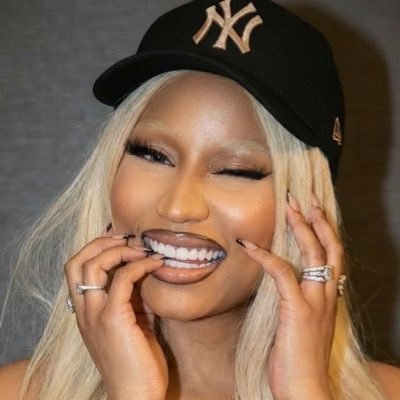 ONIKALOGIA's profile picture. media account, no copyright.