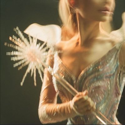 oziancam's profile picture. pushing the ariana grande oscar agenda!