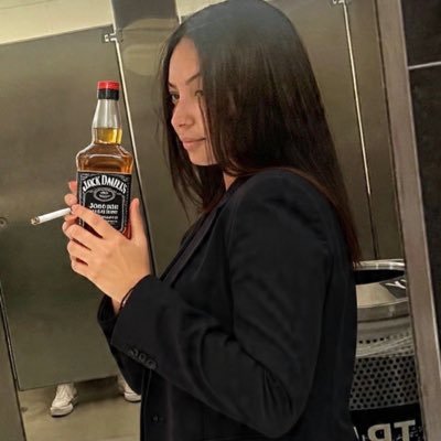 chelsitadeville's profile picture. 