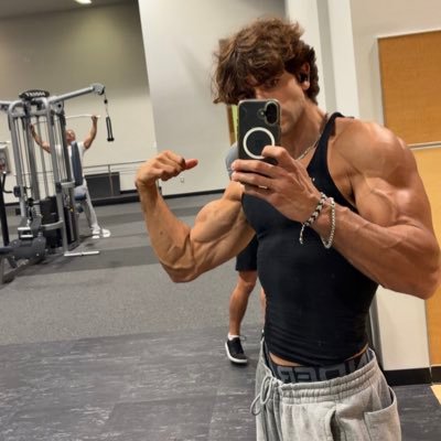 alphagodadonis's profile picture. 21 yrs old master | 6 2” | Size 12 | Straight | financial domination | OF 8 inches 🍆 ⬇️