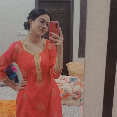 abkyahibolein's profile picture. aapki pyari, thaki haari