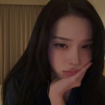 blondbyun's profile picture. i like apples and bananas.