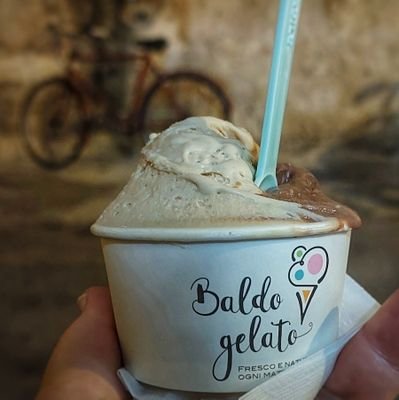 julesItalia's profile picture. Years and years into a love affair with bella Italia. 
Travel, books, gelato, photography.
Proud Sydney Swans supporter. 
And mum to #clarencethecat🐱