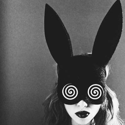 PLASTICDIVAAA's profile picture. 