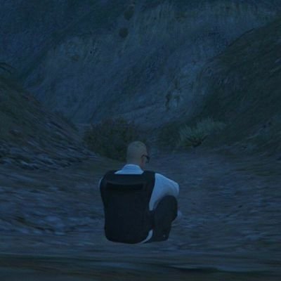 adi_cbj's profile picture. El mundo y los amantes inocentes | 🤍🐺⚡️