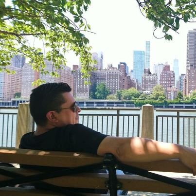 arturo_zilva's profile picture. Opinologo en los comerciales. Arquitecto. Pintor. Amante del Arte, la Sci-Fi y anti chairo. No contesto ofensas de amlovers.