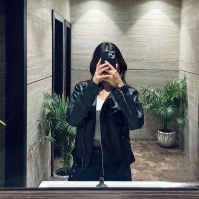 Vartiikaaa's profile picture. Curating creativity in a decentralized world