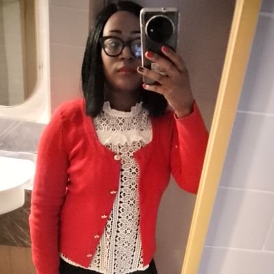 MissPaulaGreen's profile picture. PAULA. 

@ManUtd UNTIL I DIE!❤️

#PaulasFoodAndDrinkTips #PaulasFoodTips #PaulasDrinkTips #ILoveLiverpool #MUFC #MUFC_FAMILY #HarryAndMeghan #PaulaTalksFootball