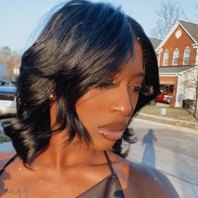 Dee_DotCom's profile picture. Blame it on the model broad with a Hollywood smile.