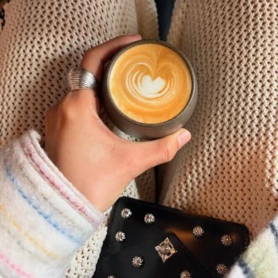 flwzkuy's profile picture. 旅と投資はどちらも、世界を読み解くための静かな対話だと思っています。北米の風、アジアの光、ヨーロッパの石畳──それらの体験が、私の投資判断をより深くしてくれます。