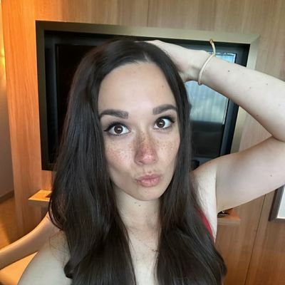 alana98052's profile picture. INGODITRUST🤍☦