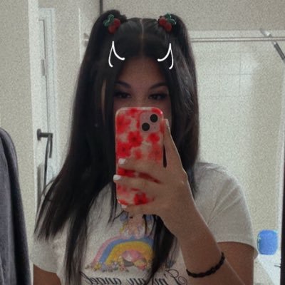 caroswrld's profile picture. 