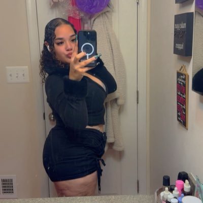 alyssamariesb's profile picture. chris brown HATE account! - 🦂