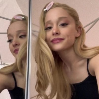 noelsboobies's profile picture. number one wonderwall enjoyer