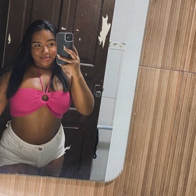 thyennyvittoria's profile picture. • Filha das água doce 💛🪞