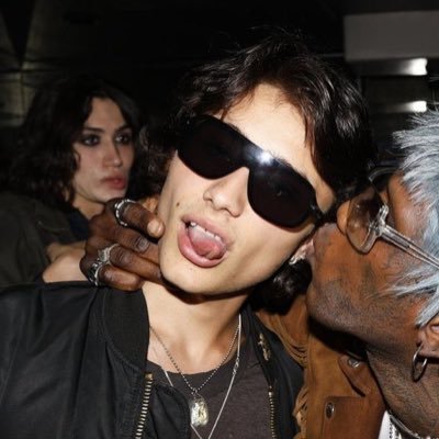 brin1y's profile picture. #freepalestine🇵🇸 || why is conceal perky butt in ur search history?