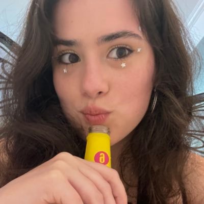 cclara_as's profile picture. o acaso vai me proteger enquanto eu andar distraído 💫