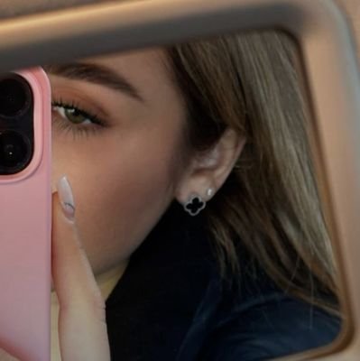 baeemaan__'s profile picture. Pakistani ❤️