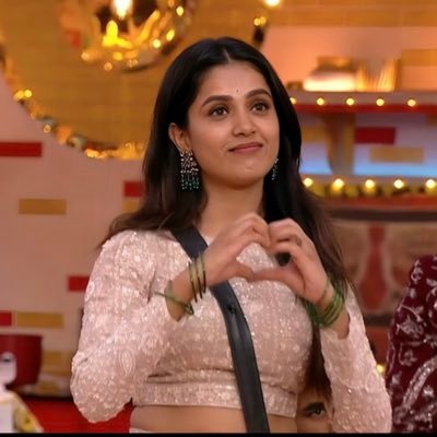 Annnushaaa's profile picture. 