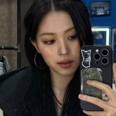 xheisvdup's profile picture. 