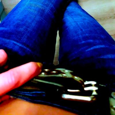 AliceGreyhound's profile picture. I'm fucking hot... you're fucking not... so fuck off already... my wife is a simp & all the ladies know this