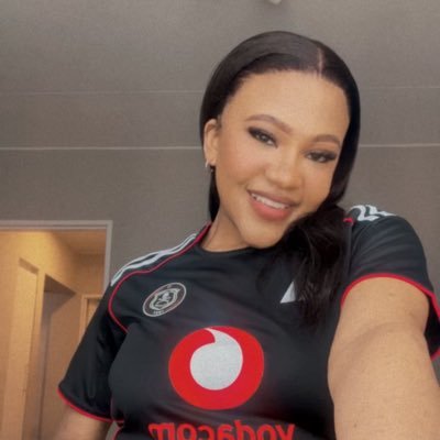 Analia_nkosi's profile picture. Psalm 46:10 🤍|| Elohim’s Girl 🤍|| Strategic Corp Comm Graduate 👩‍🎓 || Orlando Pirates Football Club Girlie 🏴‍☠️ PSG 🇫🇷 Liverpool 🔴