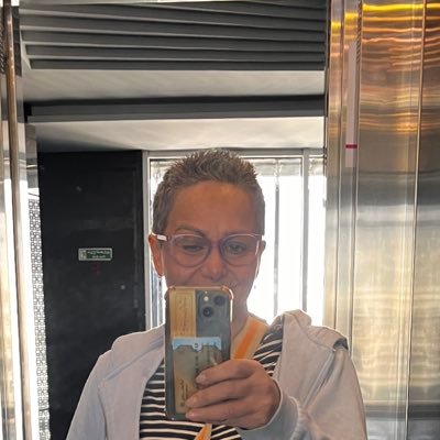 Dordanehb's profile picture. زندگی کوتاهه، پس قشنگش می‌کنم