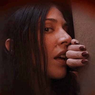 bellasbaxter's profile picture. pretty in possible - proud wife of emmy winner hannah einbinder — @carolairdscig