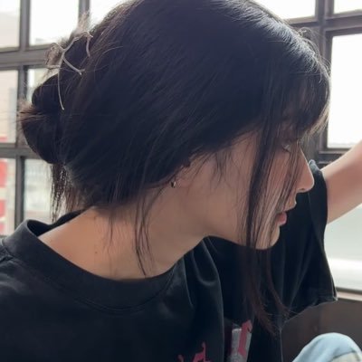 jjinlips's profile picture. 𝐋𝐎𝐎𝐍𝐀 | 𝐀𝐑𝐓𝐌𝐒 | 𝐌𝐚𝐛𝐥𝐞_𝐬𝐢𝐫𝐢𝐰𝐚𝐥𝐞𝐞