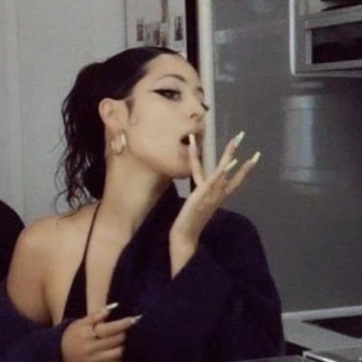 favlouiis's profile picture. eu i o louis f1 assistindo how i met your mother