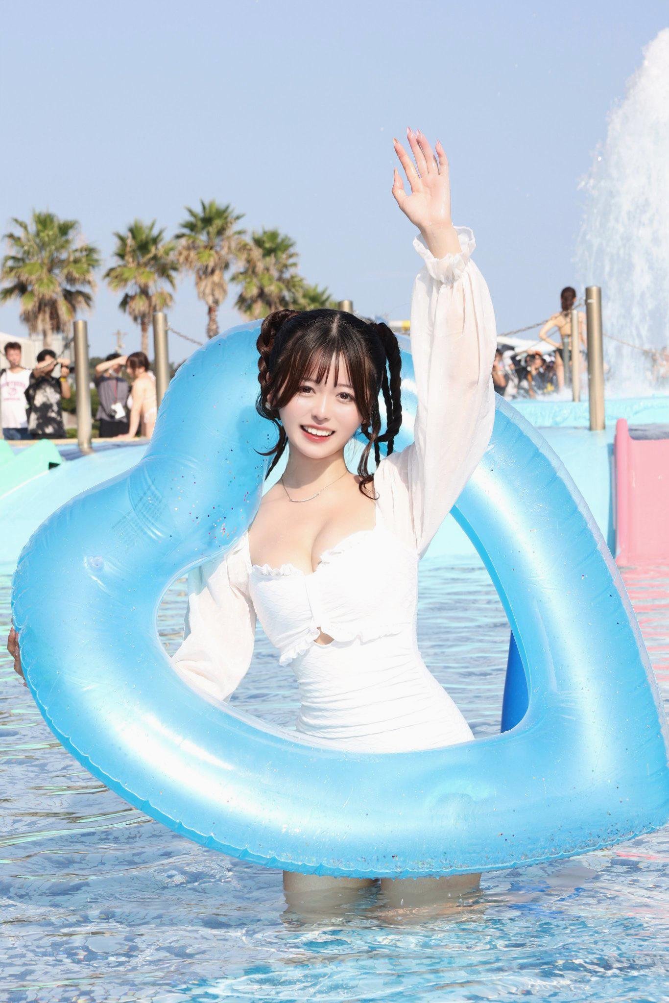 Rosangela281187's profile picture. 美容家の母とボディビルダーの父に育てられた最強遺伝子の現役美容部員🧬