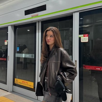 solizstice's profile picture. lizguel.