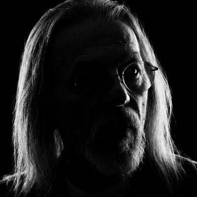 SergeLaurens_'s profile picture. PhD Sciences Politiques & PhD Sociologie, ICT4D, Relations Internationales. 
ΔS ≥ 0   Aucune certitude ∞^؟
Mon dernier livre https://t.co/wlzTJRYLpn