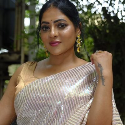 TheSoothaati's profile picture. 38 Aged Sexaholic Milf 🦋 | Professor 💄| Caring Mom 🤱🏻 | Lavish & Promiscuous 💅🏻 | Dusky & Voluptuous 👙 | Purush @Littlelub ❤️